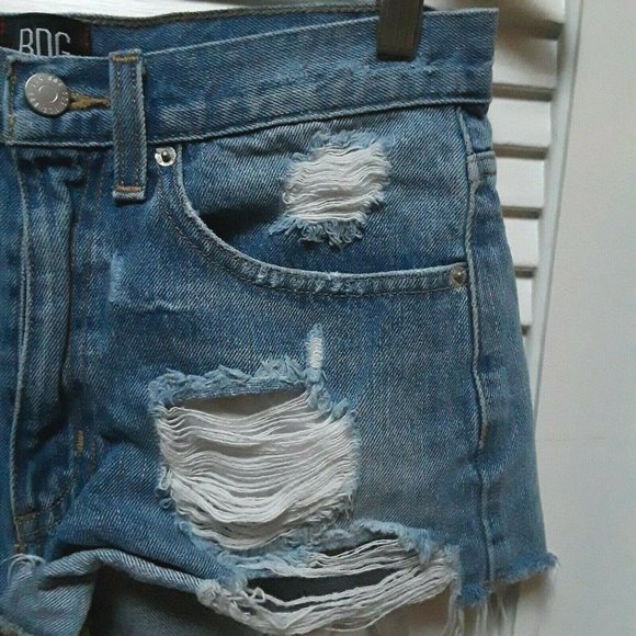 BDG Distressed Destructed Denim Jeans Blue Shorts Ripped Frayed Mid Rise Size 27 - Picture 6 of 12